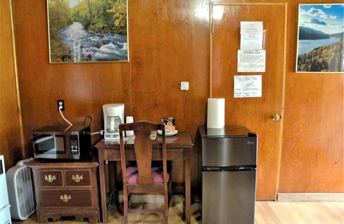Cooper Landing Cabin | Delightful Log Cabin for a Serene Getaway Along the Kenai River, Alaska
