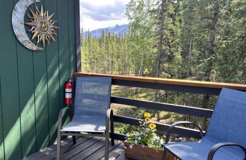Healy House | Denali National Park 2 King Bedroom Hideaway with Amazing Views