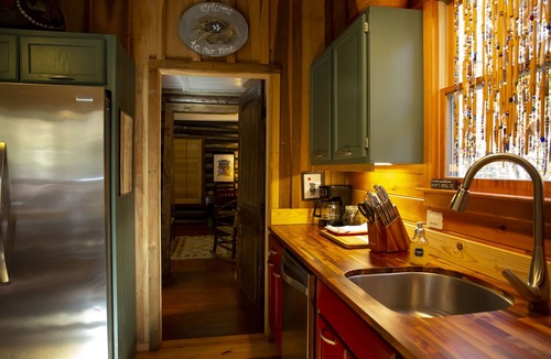 Mentone Cabin | Designer 1880s Log Cabin - 2 Private King Suites - Walk to Mentone