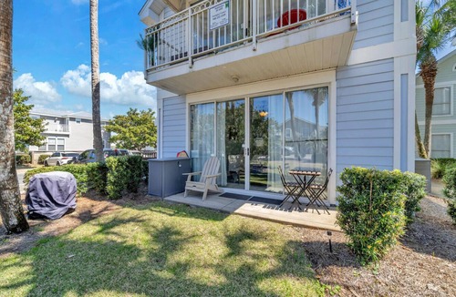 Crystal Beach Cottage | Destin Crystal Beachside Breeze Cottage~Steps to Beach & Pool~Prime location