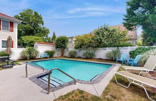 Country Club Estates House | Dog-friendly, 2-story home near beach with private outdoor pool, W/D & AC