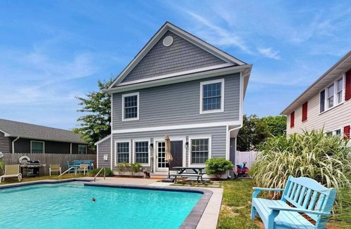 Country Club Estates House | Dog-friendly, 2-story home near beach with private outdoor pool, W/D & AC