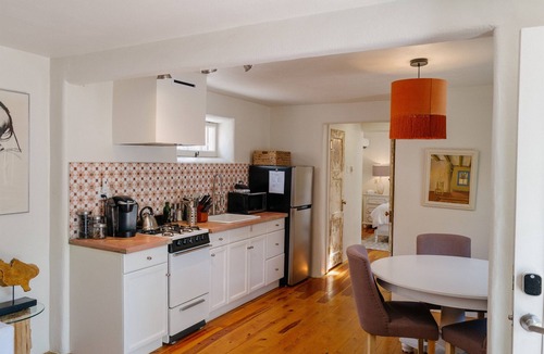 Downtown Santa Fe Bed & Breakfast | Dos Hermanas Casita 2 | Walk to Plaza | Courtyard