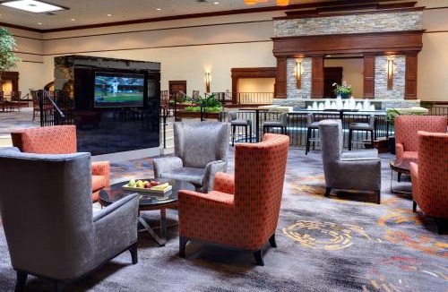 Detroit Hotel | DoubleTree by Hilton Dearborn