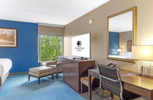 Roseville Hotel | DoubleTree by Hilton Roseville Minneapolis