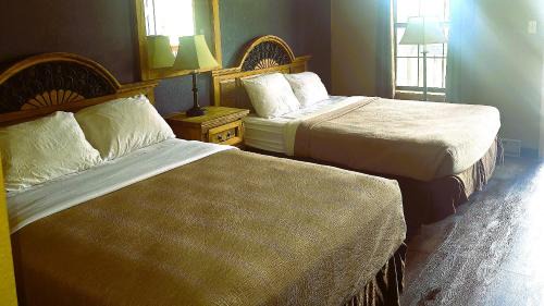 Eagle Nest Cabin | Econo Lodge Eagle Nest
