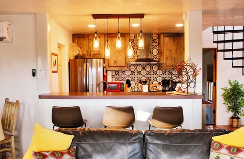 Taos House | Entire home with privacy and views 10 mins to town 25mins to ski area