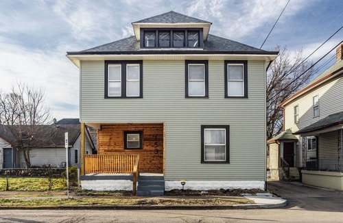Near Northside House | Featuring a luxe king suite w/soaking tub, gourmet kitchen & fast Wi-Fi, guests can relax in this beautifully renovated 3 bed, 2.5 bath gem! Close to downtown, hospitals & local attractions, this home is perfect for families, friends & professionals.