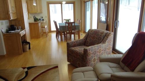 Baraboo House | Forest Escape - Quiet and Private