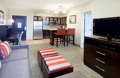 Stone Oak Condo | Free Breakfast + Outdoor Pool + Hot Tub | 15 Minutes from Six Flags!