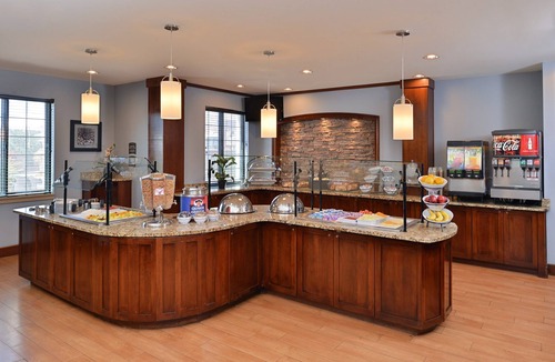 Stone Oak Condo | Free Breakfast + Outdoor Pool + Hot Tub | 15 Minutes from Six Flags!
