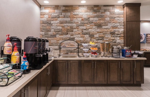 Midtown Anchorage Apartment | Free Daily Breakfast, Pool & Hot Tub Access. Great Location!