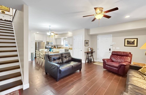 Flintstone House | Free Ruby Falls Ticket & More-Relaxation-Rock City View-Country Getaway-Spacious Townhome-Fire Pit