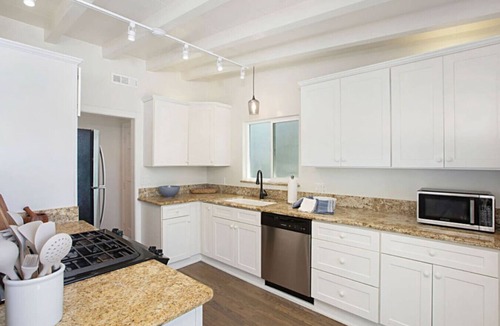 South Oceanside House | Fresh Beach Cottage with Fire Ring in Sand, Walk to Restaurants