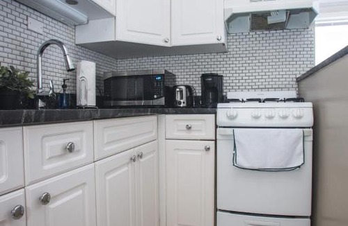 East Hyde Park Apartment | FRONTDESK Pleasant Studio Apt near South Shore