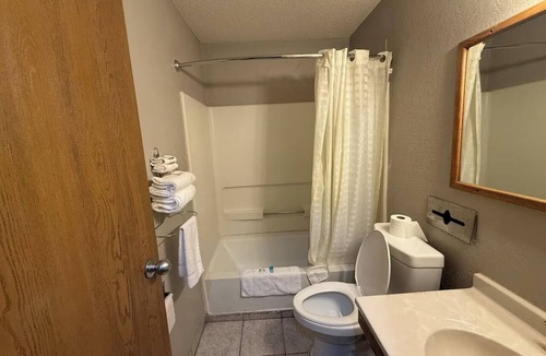 Coldwater Apartment | Full Bed | Non-Smoking