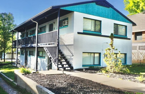 Lower Avenues Apartment | Fully furnished and equipped 30+ day rental near hospitals and University of Utah. Ideal for Traveling Nurses, internships, students, extended medical care or relocation. Free parking. Washer/dryer. Queen bed. Quiet neighborhood. Equipped kitchen.