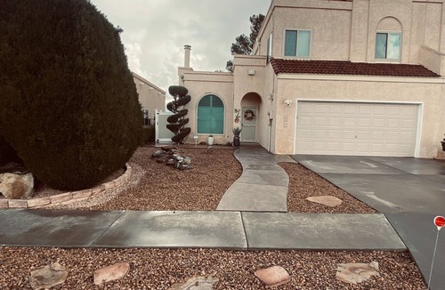 Ladera West House | Golf Course, Mnt Views, Balloons, King Bed, Veranda, Yard, 3 BD, WIFI, BBQ, WD