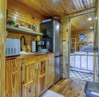 Rogersville House | Gorgeous Tiny House with Indoor and Outdoor Lounging Space in Alabama