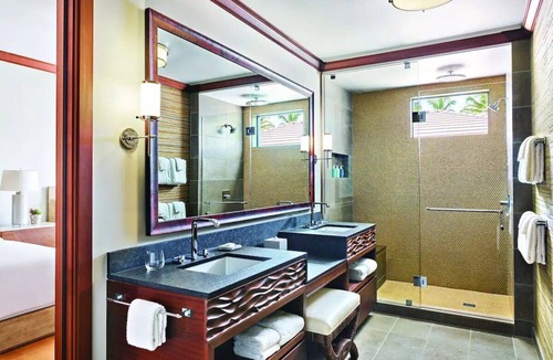 Lihue Hotel | Grand 4-Bedroom Island Residence with Full Kitchen Perfect for Group Getaways