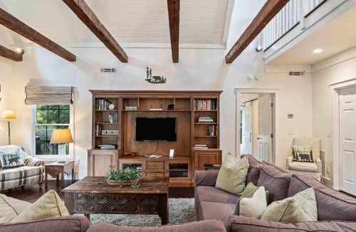 Highlands House | Grayling Cottage - Walk to Highlands Main Street