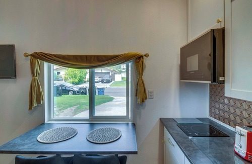 Valley Glen Apartment | Great for Work! Chic & Cozy Los Angeles Unit