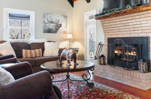 Maggie Valley House | Halfback Ridge-heart of Maggie Valley-hot tub-fenced pet area-gazebo-views