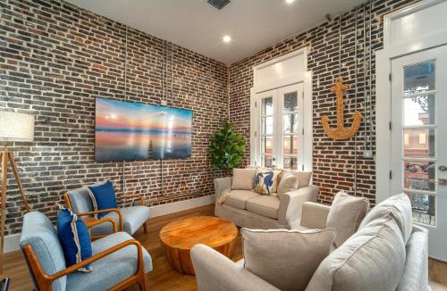 Historic Seaport House | Harbor House Suite A