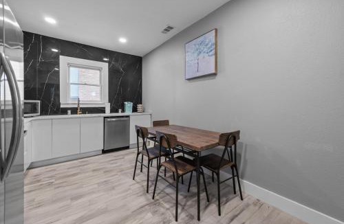 Houston Heights House | Heights Charm Cozy & Group Stay - Sleeps10