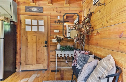 Floyd Dale Cabin | Hideaway Haven – A Private Retreat on 100 Acres