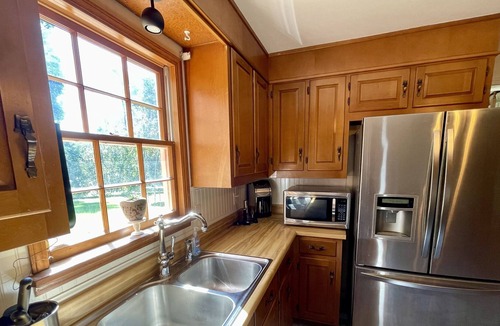 Northport House | Hilltop Hideaway-Family friendly gem-swimming pool, hot tub, games & more!