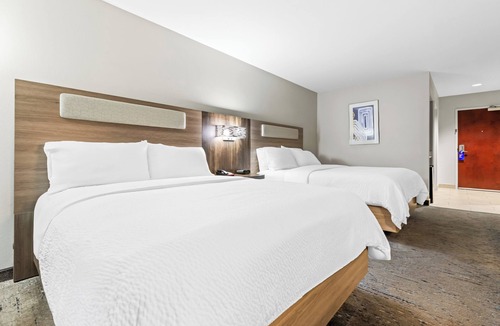 Florence Hotel | Holiday Inn Express Hotel & Suites FLORENCE NORTHEAST by IHG