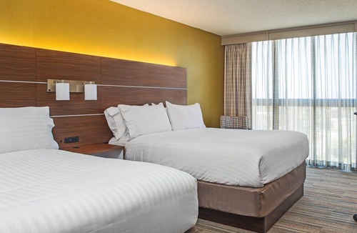 Nags Head Hotel | Holiday Inn Express Nags Head Oceanfront by IHG