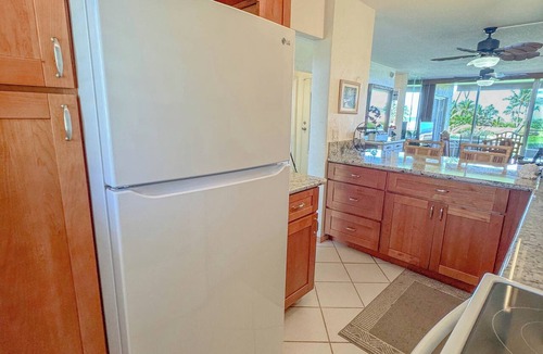 Kihei Condo | Hotel-zoned OCEAN FRONT GROUND FLOOR! Menehune Shores 121