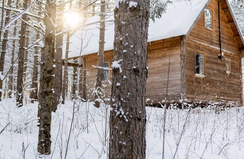 Albany Ski Chalet | Huttopia Chalets - Wooden family-sized Chalet nestled in the White Mountains