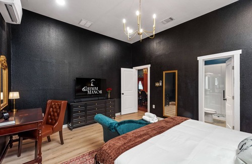 Eastside Promise Neighborhood House | IG-Worthy-SA Oasis: Heated Pool+Hot Tub+Fire Pit+Movie Room