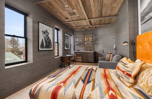 Downtown Hotel | Independence Square 300 | Newly Renovated Studio in Downtown Aspen | Rooftop Hot tub