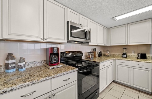 West Panama City Beach Condo | Irresistible! All Glass! Huge 1400 sq' 2b2b, 1:30p cst check in. Beach Service!