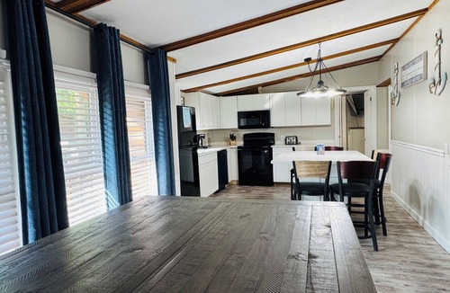 Put-in-Bay House | Just Remodeled—Steps From Pool! | 10 ppl | IC65