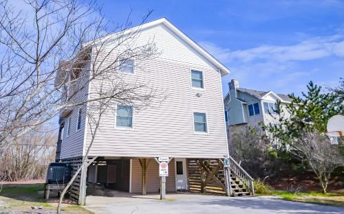 Whalehead Beach House | Keepsake - Corolla, Whalehead, 435 Yds to Beach, Pool w/Kiddie Pool, Hot Tub, Pets OK, Flex Stays