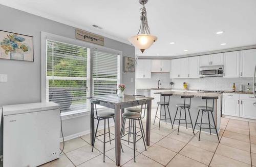 Charlotte House | King Bed - Large Yard - Near UNCC - Concord Mills