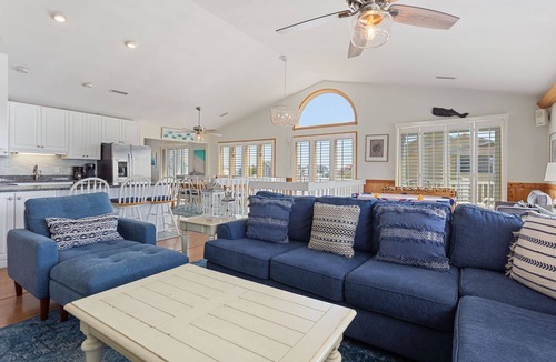 Ocean Hill House | La Ballena Cottage Dog Friendly Pool Ocean Views