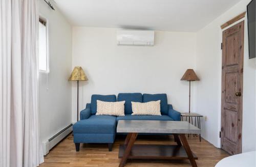 South Capitol House | La Paloma