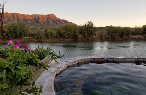 Truth or Consequences House | Labyrinth Retreat in Truth or Consequences A Cozy and Comfortable Home for 4!