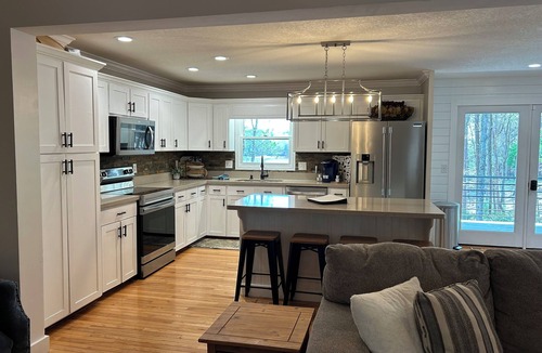 Blairsville House | Lake Front, Fire pit, Kayaks, Hot tub, Ping Pong, Pontoon Rental Available