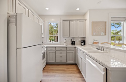 Laurel Grove House | LAKE FRONT~Golf Cart*~ Pool, Hot tub, Gym, FREE ACTIVITIES, WiFi