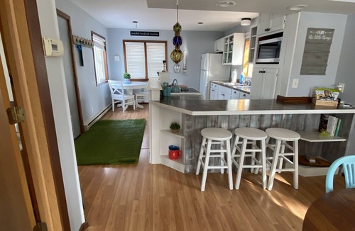 Wyoming House | Lakeside Getaway! 35 mins from downtown Minneapolis & close to Mall of America