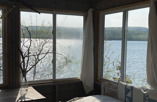 Belgrade Cabin | Lakeside Lodging, Elevated - Walk to Village shops