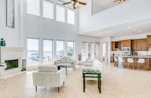 Lake Houston House | Lakeside Oasis