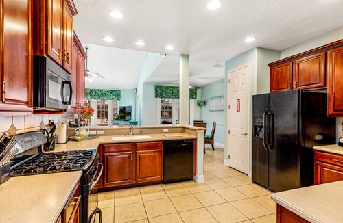 West Kissimmee Villa | Lakeview Retreat: luxury 5★ villa -large pool, spa, game room, near parks & golf